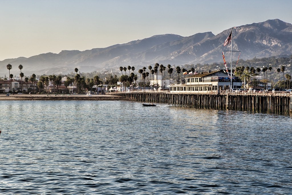 Santa Barbara located between the Pacific Ocean and Santa Ynez Mountains